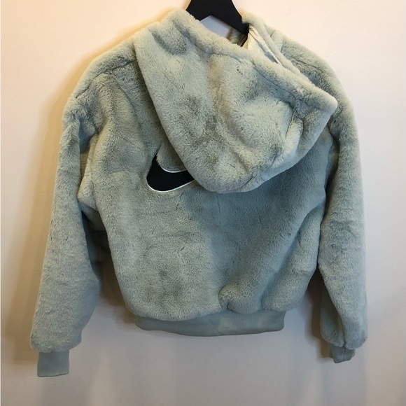 NWT Nike Essentials Faux Fur Jacket - Picture 4 of 10
